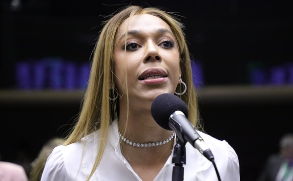 Embaixada dos EUA ignora identidade de gênero de Erika Hilton