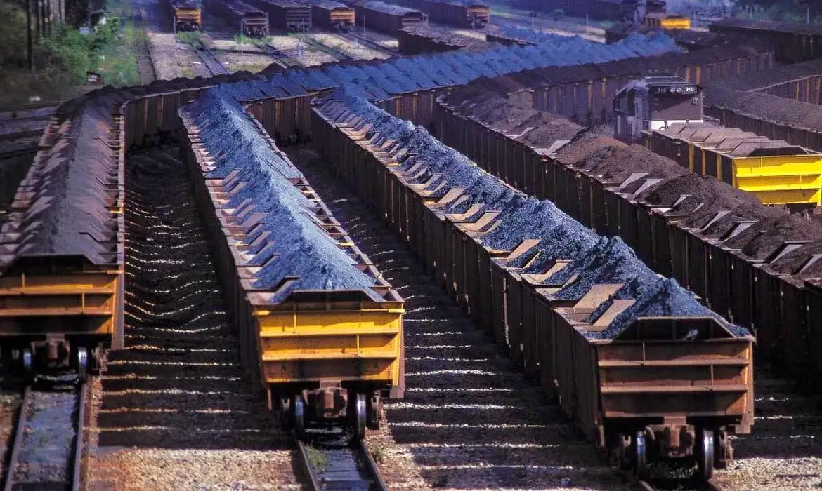 Brasil sobe no ranking industrial mundial, diz Mercadante