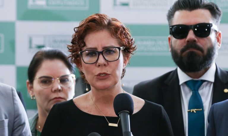 Moraes nega pedido de Zambelli no STF