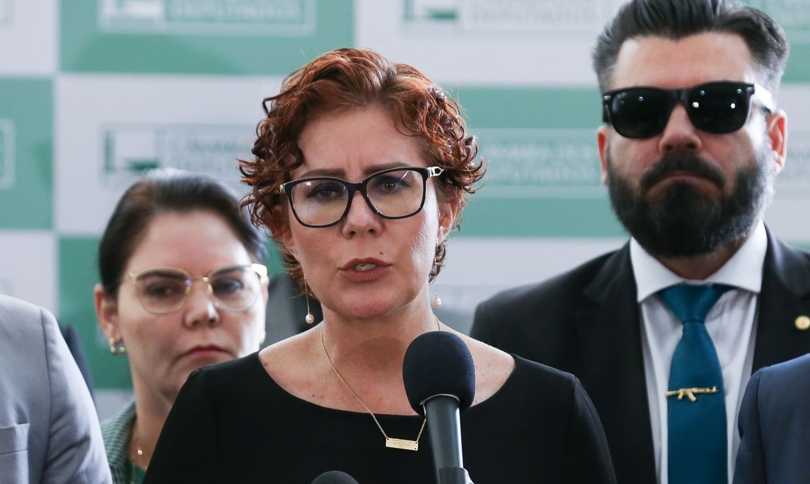 Moraes nega pedido de Zambelli no STF