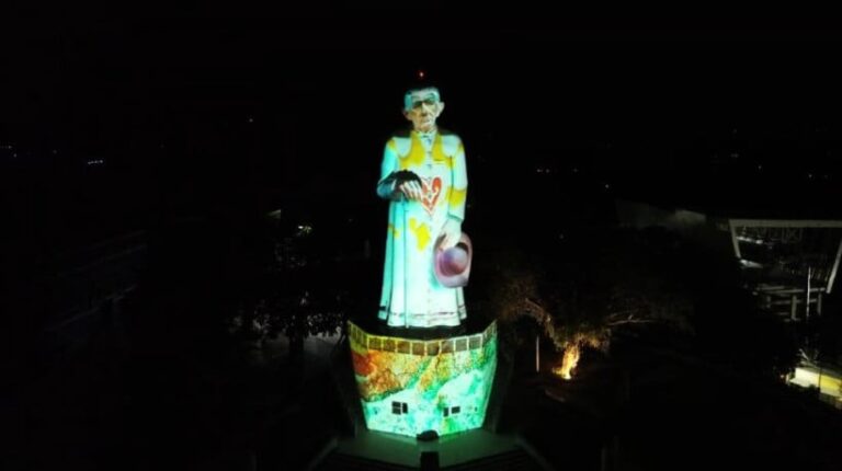 Padre Cícero ganha projeção com arte de Espedito Seleiro