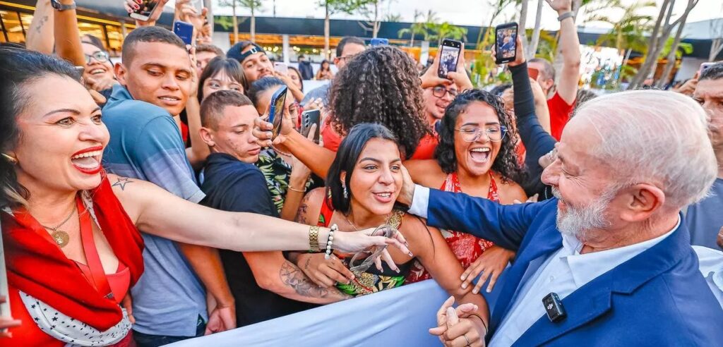 Empregos formais no Brasil atingem volume de 1,6 milhão 1 Trabalhadores formais impulsionam empregos no Brasil