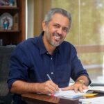 Elmano sanciona gratificação para diretores