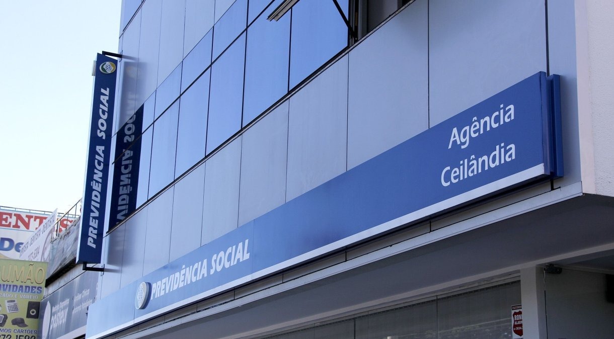Governo criará canal direto para aposentados solicitarem ressarcimento de descontos indevidos, sem intermediários e com agilidade.