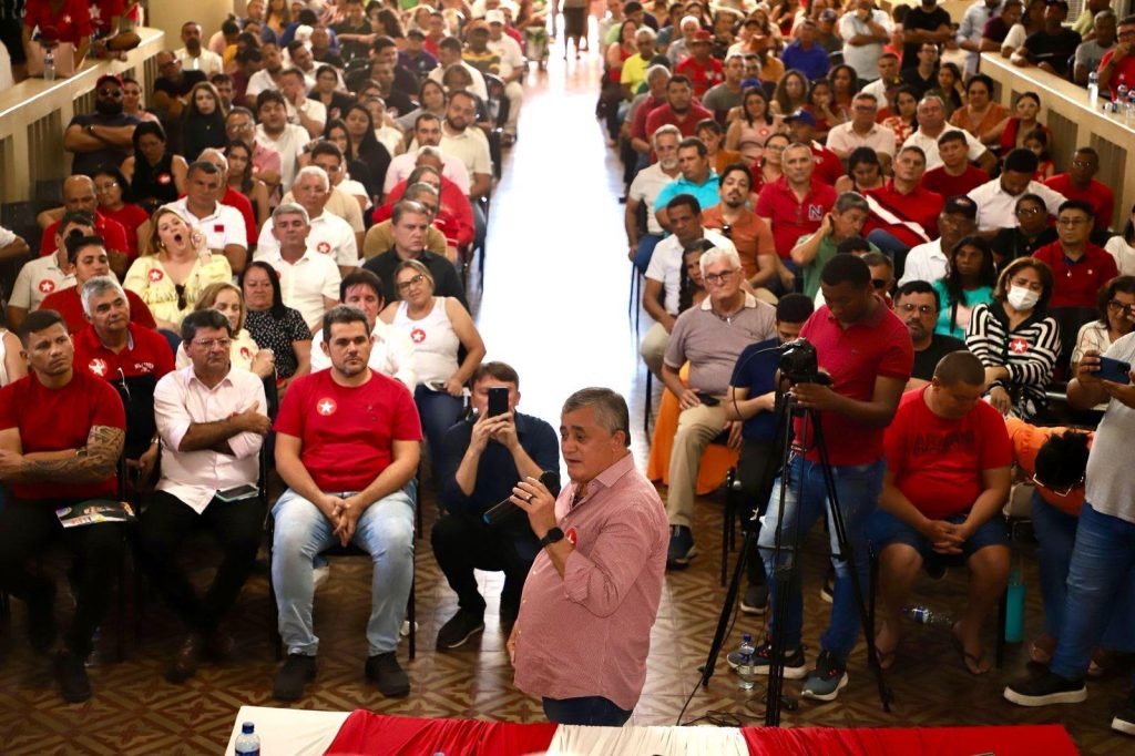 Guimarães reúne militância e tem pré-candidatura ao Senado lançada