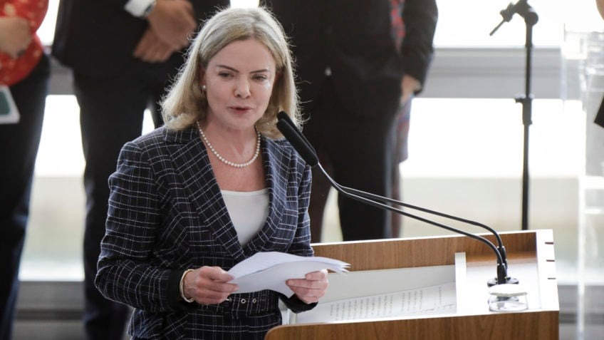 Gleisi mantém diálogo com PDT após rompimento