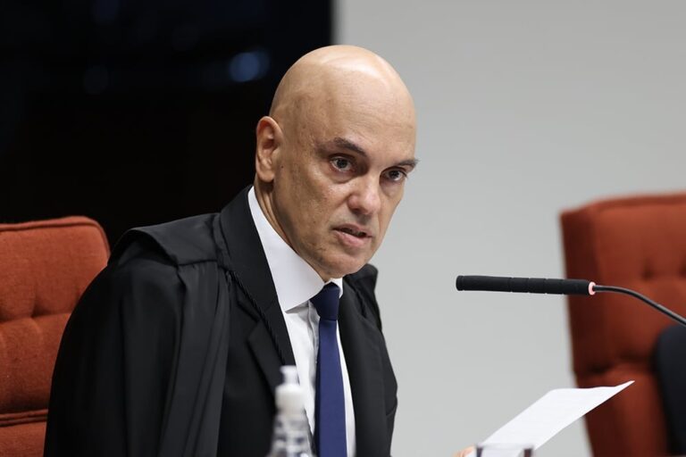Moraes adota medida inédita em ação contra Bolsonaro