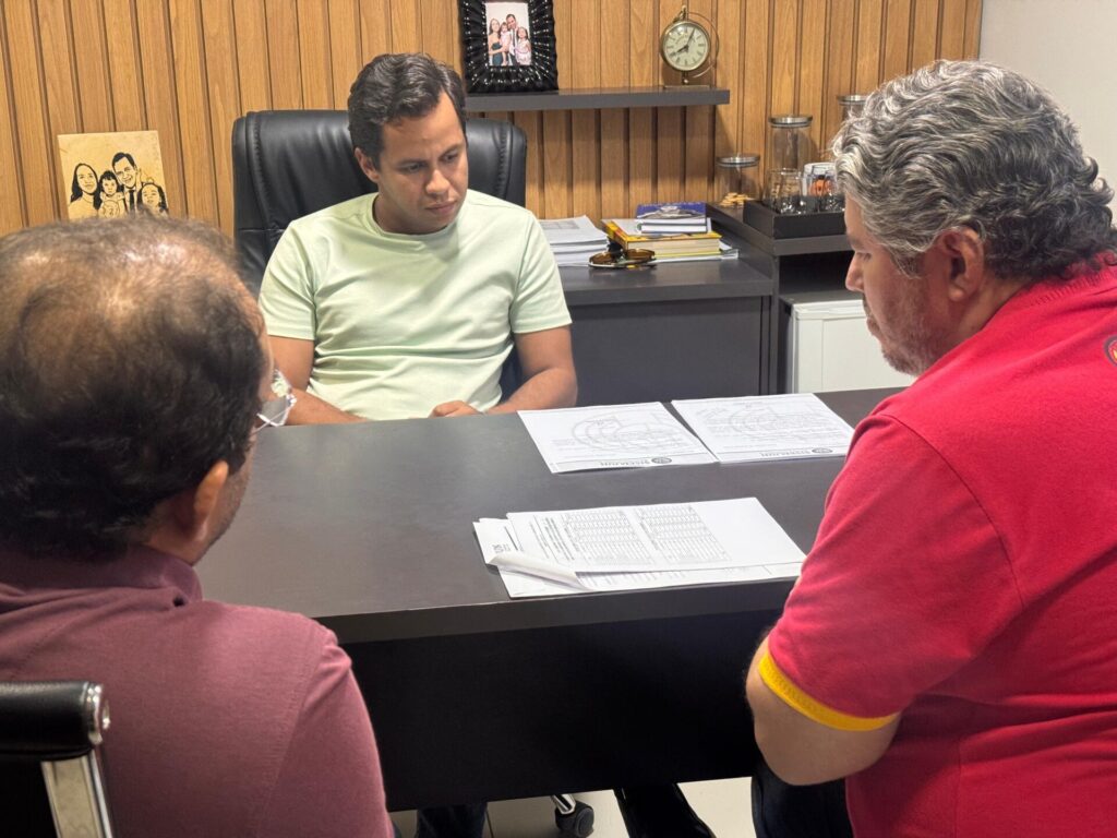 Em busca de apoio para campanha salarial 2025, SISEMJUN se reúne com o presidente da Câmara Municipal de Juazeiro do Norte