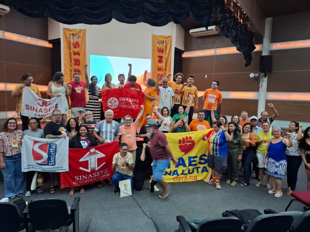 No terceiro dia do SIRENE teve espaço para debater financiamento dos Institutos Federais, inteligência artificial, comunicação sindical e aprovação da CARTA CARIRI 1 CARTA CARIRI é aprovada no SIRENE em Juazeiro