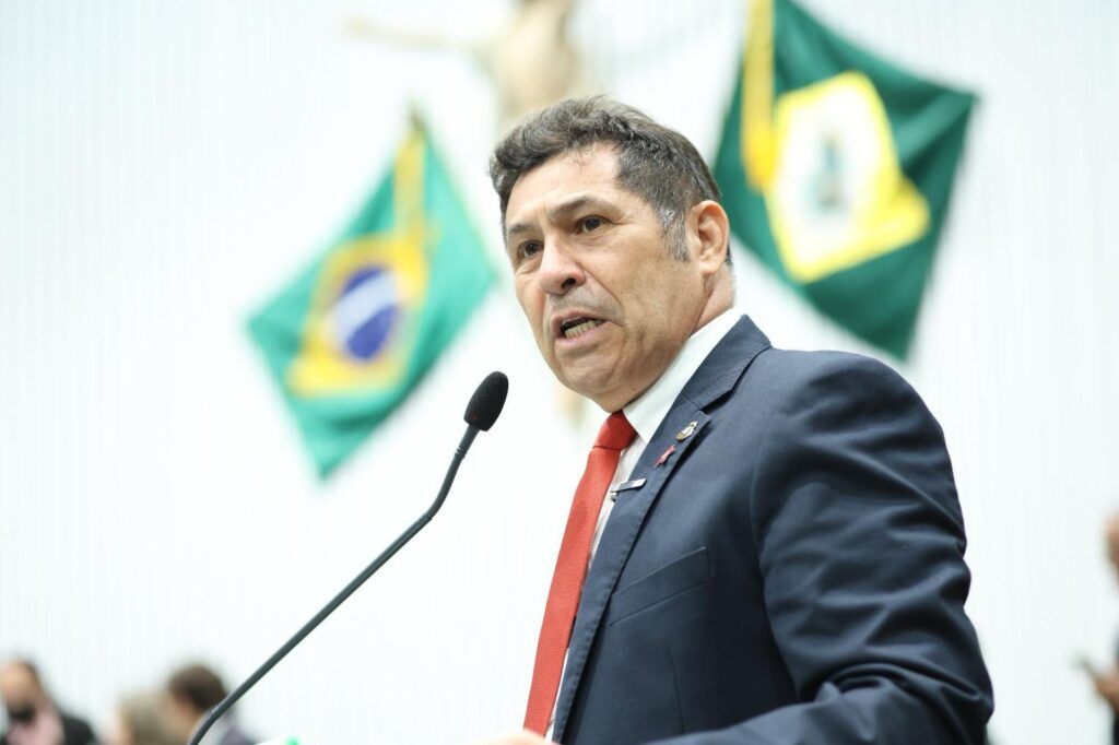 De Assis Diniz registra passagem do 1o de Maio: “é hora de reivindicar direitos, defender a classe trabalhadora e a democracia” 1 de assis