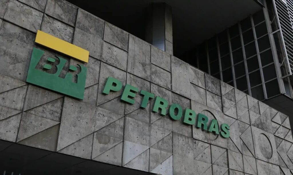 Petrobras retoma poços e fábricas de fertilizantes