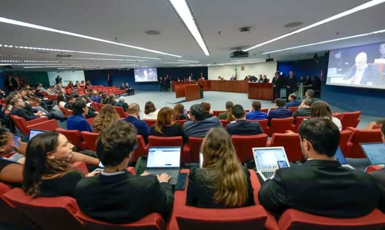 STF torna mais 10 réus por trama golpista