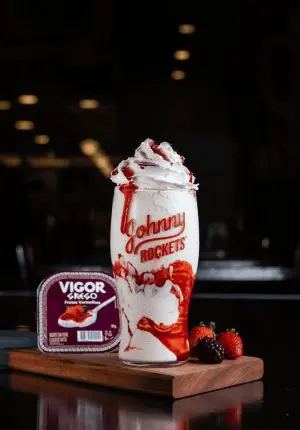 Johnny Rockets e Vigor lançam receita inédita de Shake Supreme com distribuição gratuita em celebração ao Dia do Iogurte 1 unnamed (72)