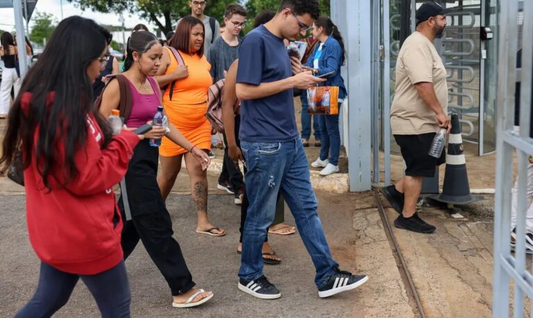 Isentos do Enem recebem mensagens pelo Gov.br com orientações sobre inscrição e benefício de R$ 200