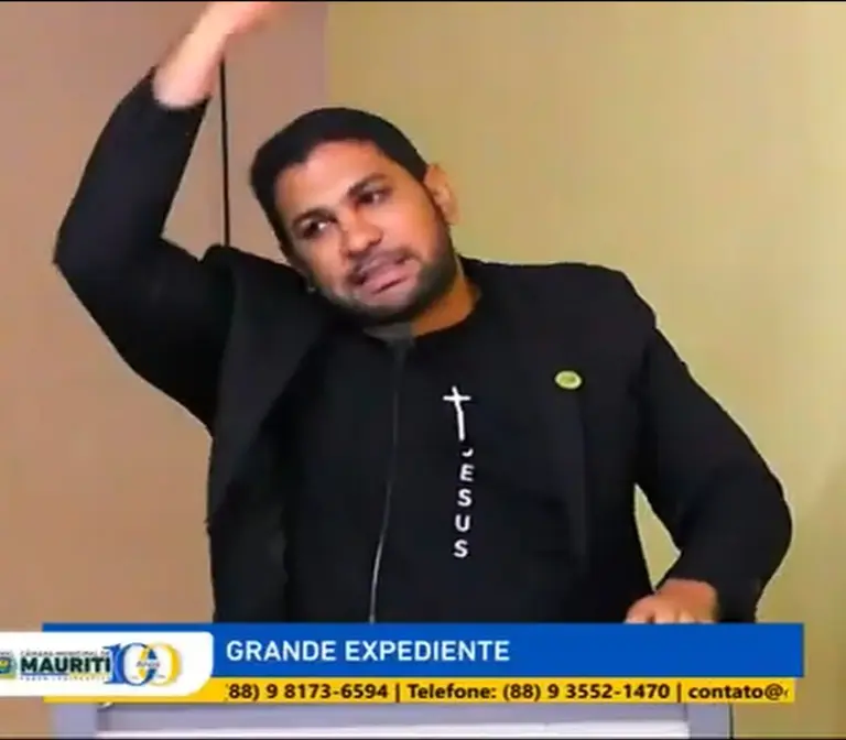 O CORONEL VEREADOR VOCIFERA, ENVERGA, MAS NÃO CRITICA O PREFEITO E AINDA BAJULA O LÍDER DO GOVERNO NA CÂMARA