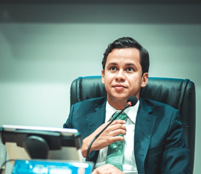 Presidente Felipe Vasques cobra