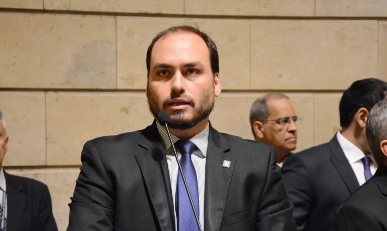 PF: Bolsonaro e Carlos integravam organização na Abin