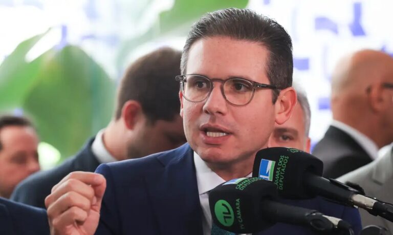 Hugo Motta diz que plenário da Câmara decidirá sobre cassação de Zambelli