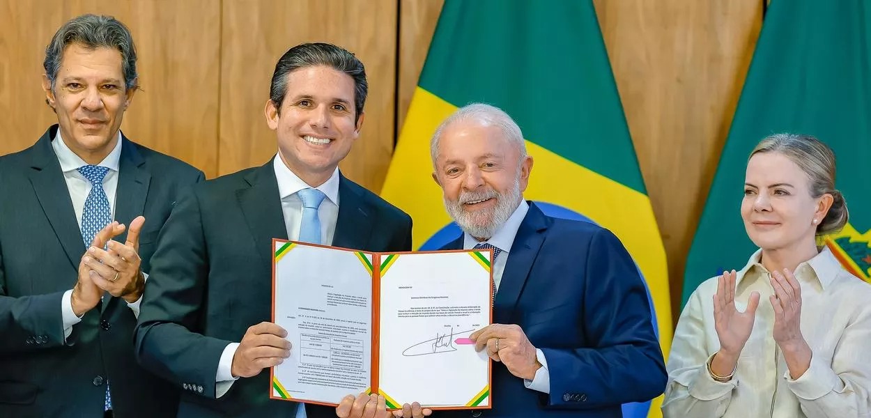 Gleisi alerta: sem pacote fiscal, emendas serão cortadas