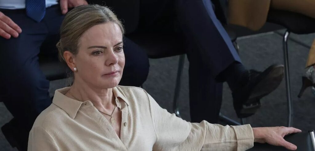 Gleisi critica aumento da Selic e chama decisão de "incompreensível"