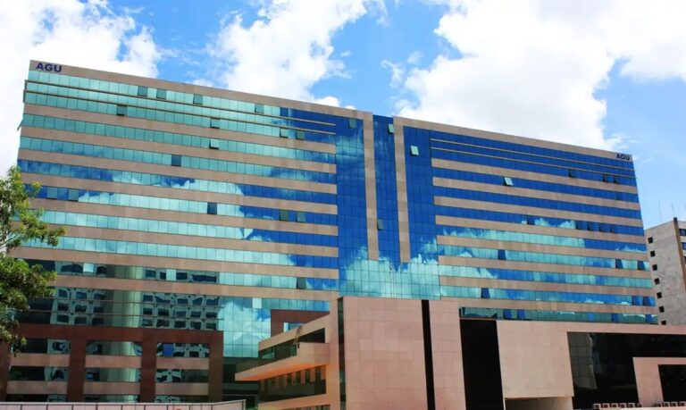 Justiça bloqueia R$ 119 mi por fraude contra o INSS