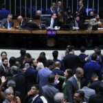 Câmara aprova urgência para suspender decreto do IOF