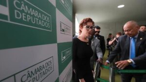 STF apura se doações via Pix ajudaram Zambelli a fugir após condenação