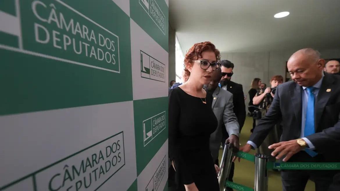 STF apura se doações via Pix ajudaram Zambelli a fugir após condenação