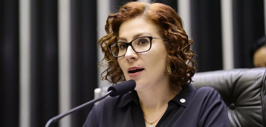 Zambelli desafia Justiça após fuga ao exterior 1 Zambelli desafia Justiça após fuga ao exterior