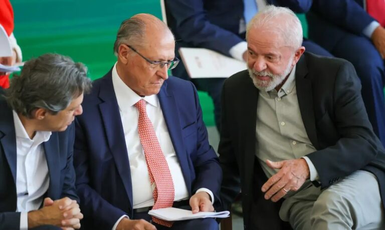 Alckmin diz que governo vai atuar para reverter tarifa dos EUA e recorrer à OMC