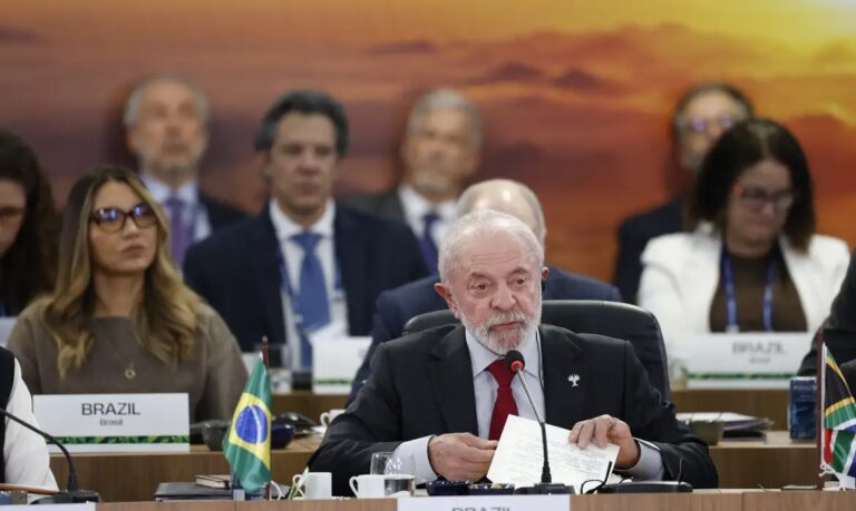 Lula critica FMI e Banco Mundial por priorizarem países ricos em discurso no BRICS