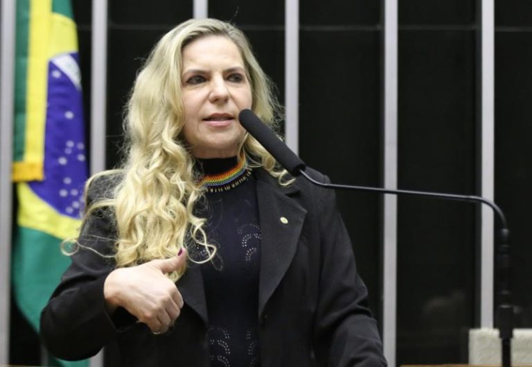 Câmara aprova requerimentos de Luizianne para debater impactos da inteligência artificial