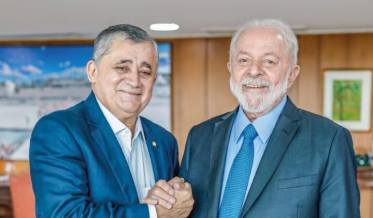 Lula anuncia 424 moradias do Minha Casa Minha Vida em Juazeiro do Norte com apoio de Guimarães