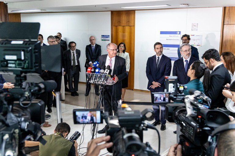 Empresas dos EUA apoiam Brasil contra tarifa de Trump e pedem negociação entre os governos