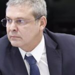 Lindbergh faz apelo por justiça tributária e diz: povo não pode sustentar privilégios dos super-ricos