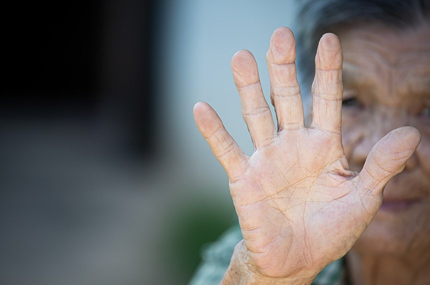 Agora é lei: abandono de idoso ou pessoa com deficiência terá pena maior
