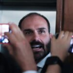 Eduardo Bolsonaro afirma que não vai renunciar ao mandato e desafia decisão do STF