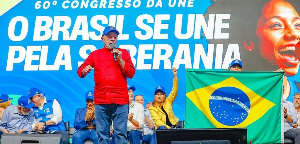 Lula participa de cúpula no Chile com líderes progressistas em defesa da democracia e contra o tarifaço