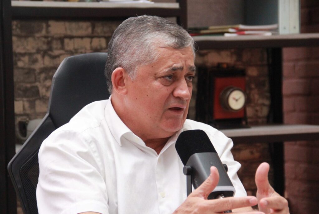 Guimarães chama de “gritaria” a proposta da oposição para pautar anistia a Bolsonaro e critica tentativa de pressão