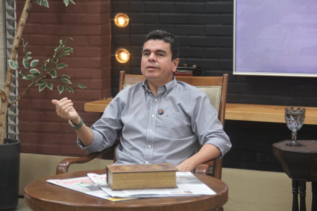 Governo do Ceará anuncia obras no VLT e reforma da Praça do Ferreira em diálogo com varejo de Fortaleza