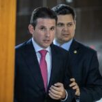 Trump ameaça sancionar Hugo Motta e Davi Alcolumbre por alinhamento com Lula e críticas às tarifas dos EUA