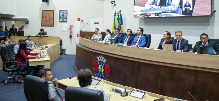 Legislativo de Juazeiro aprova subsídios ao transporte coletivo e homenageia jovem por bravura
