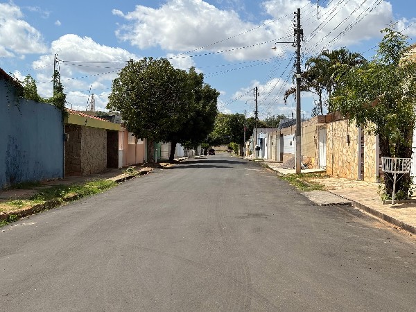 Programa Novos Caminhos já asfaltou mais de 20 ruas em Crato e avança para novos bairros e distritos