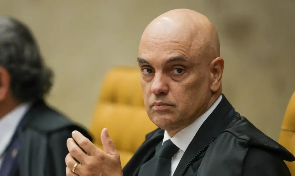 Moraes determina vigilância integral da Polícia Penal a Bolsonaro em prisão domiciliar antes de julgamento no STF