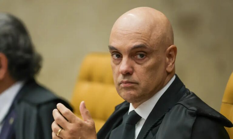 Moraes determina vigilância integral da Polícia Penal a Bolsonaro em prisão domiciliar antes de julgamento no STF