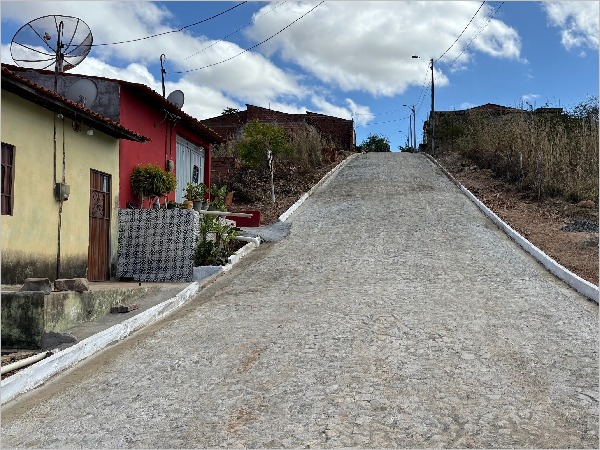 Programa Novos Caminhos leva pavimentação à Palmeirinha dos Vilar e transforma mobilidade no Crato