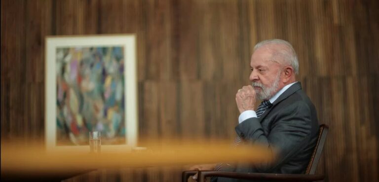 Lula anuncia envio ao Congresso de proposta para regulamentar big techs e combater abusos nas plataformas digitais