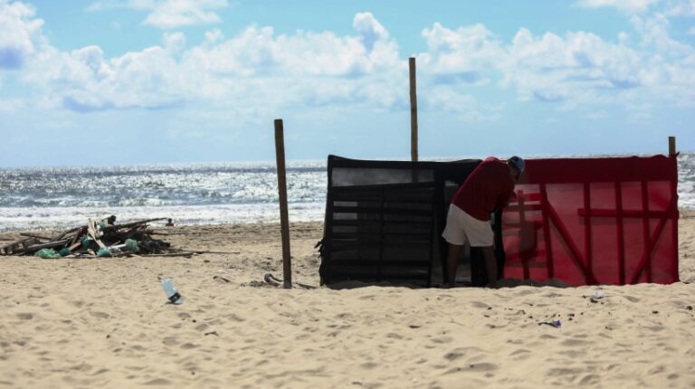 MPCE recomenda interdição de barracas irregulares em Canoa Quebrada por falta de alvarás, higiene e segurança