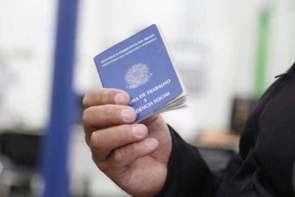 Ceará cria mais de 25 mil empregos com carteira assinada em 2025 e se destaca na geração de vagas no Nordeste