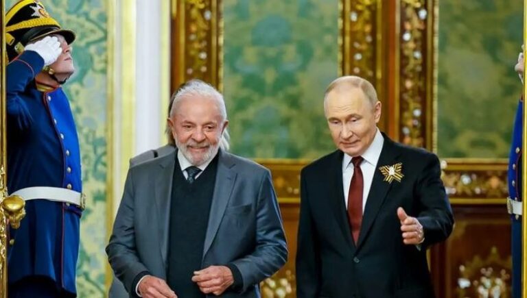 Lula e Putin discutem guerra na Ucrânia, esforços de paz e fortalecem cooperação no Brics